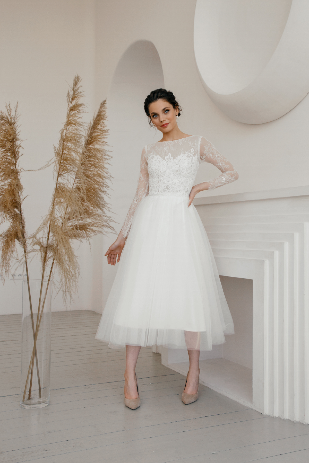 Short, Simple Wedding Dress Made of Satin, Tea-length Wedding Dress With  Sleeves, Fitted, Midi Wedding Dress With V-neck Sakura Dress 