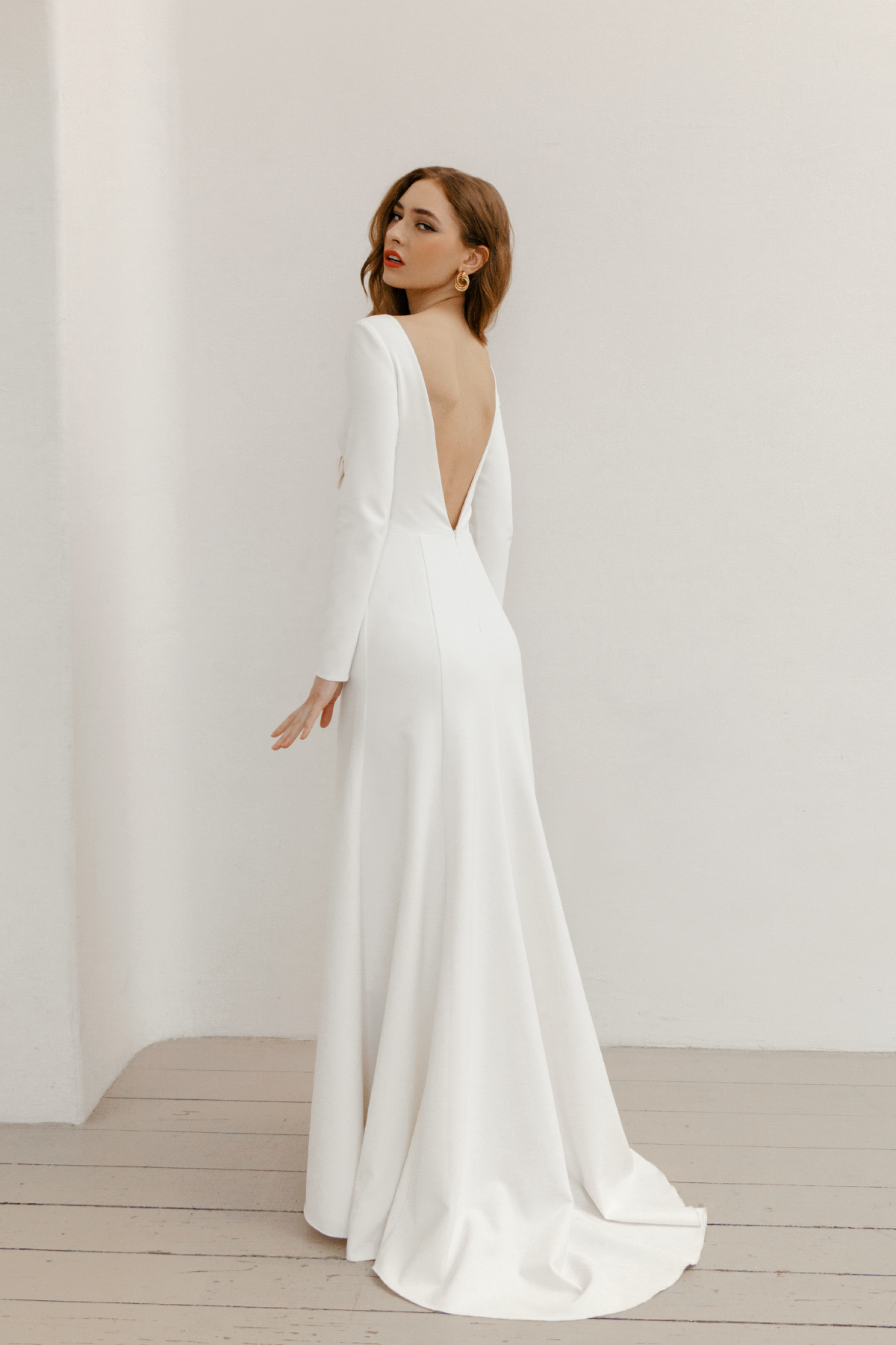 Low back elegant wedding dress