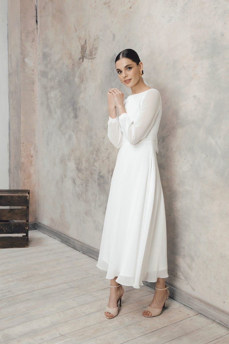 Short chiffon wedding dress with sleeves – Evita • Piondress