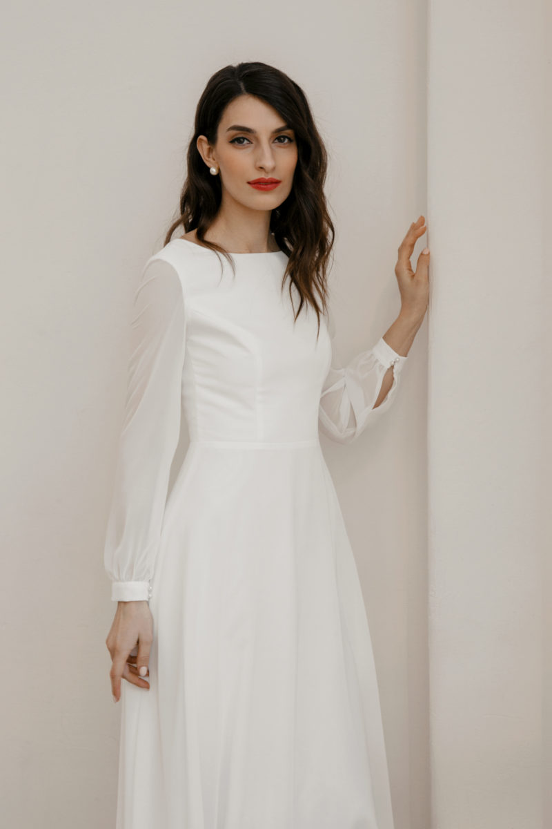 Short chiffon wedding dress with sleeves – Evita • Piondress