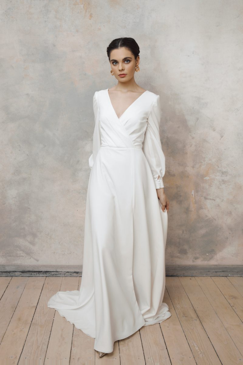 V-neck chiffon wedding dress with slit