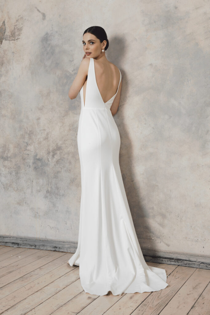 V neck elegant wedding dress – Claudia • Piondress