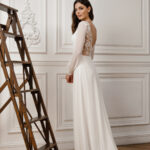 Minimalist long sleeve wedding dress made of chiffon – Natalia