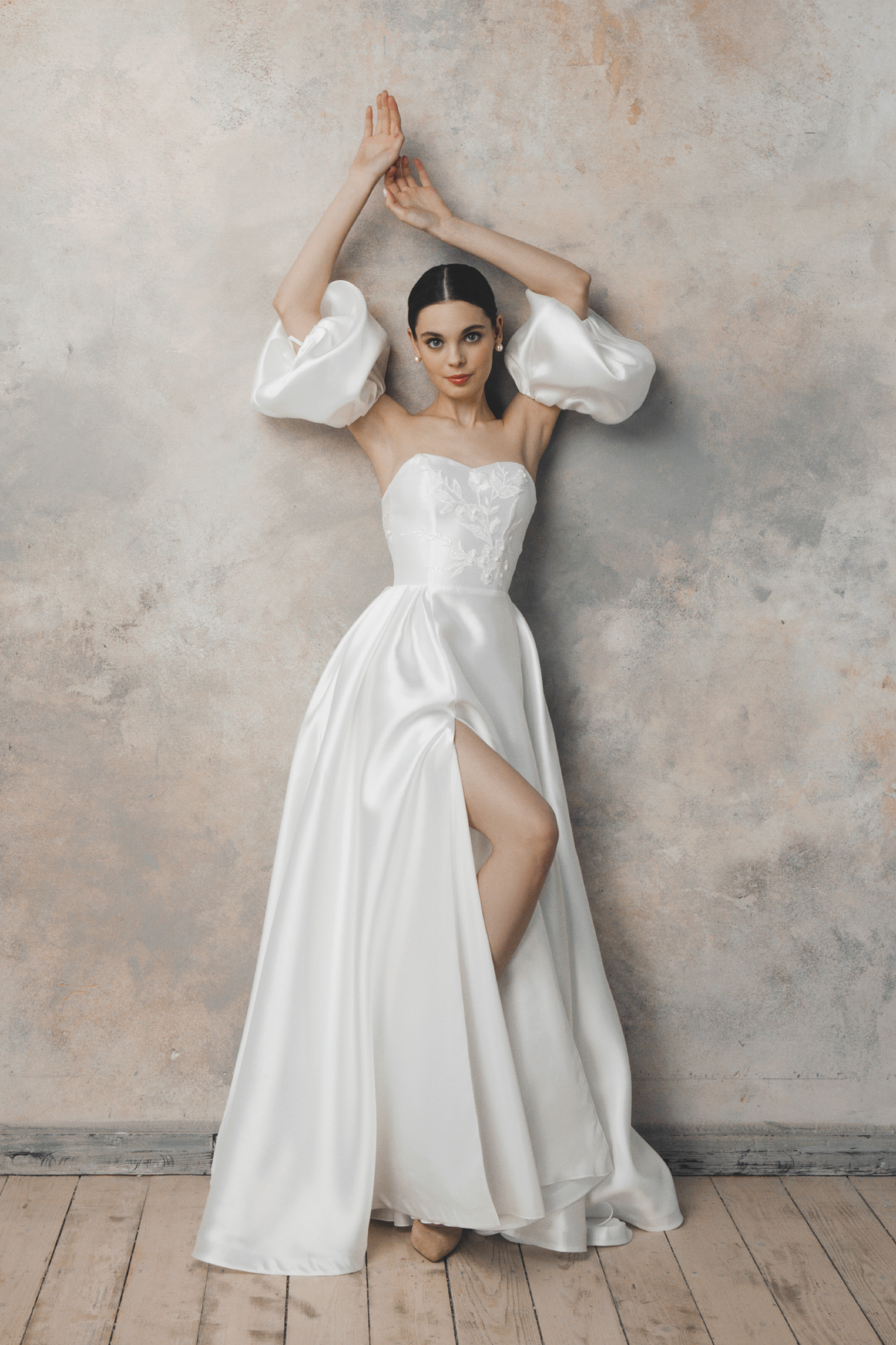 Corset wedding dress with detachable sleeves