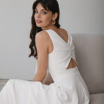 Sleeveless crepe wedding dress with open back – Leona