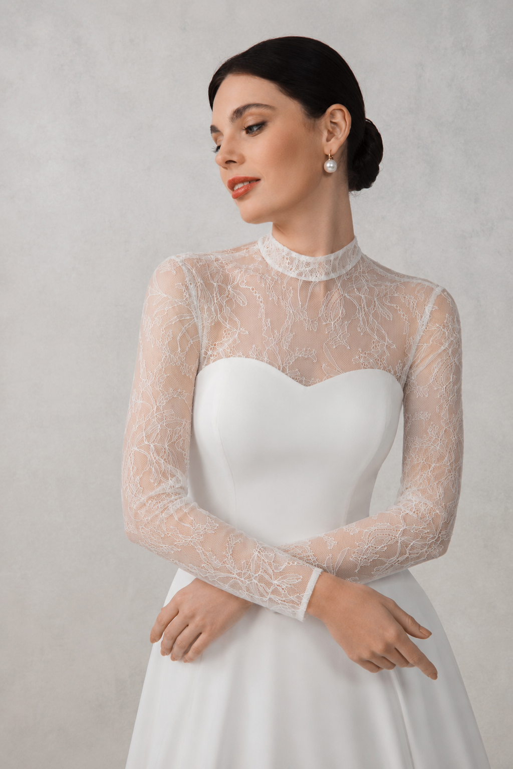 Detachable high-neck lace topper