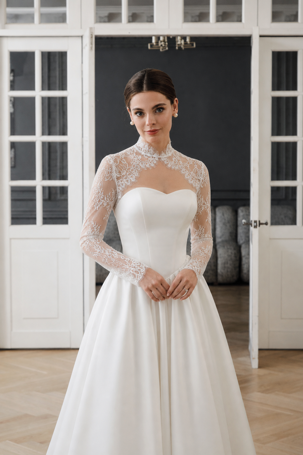 Lace high-neck lace topper